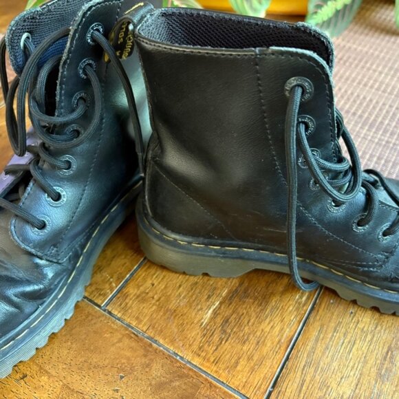 Doc Martens Luana (Soft, smooth black leather) Size 6 women's - Picture 5 of 6